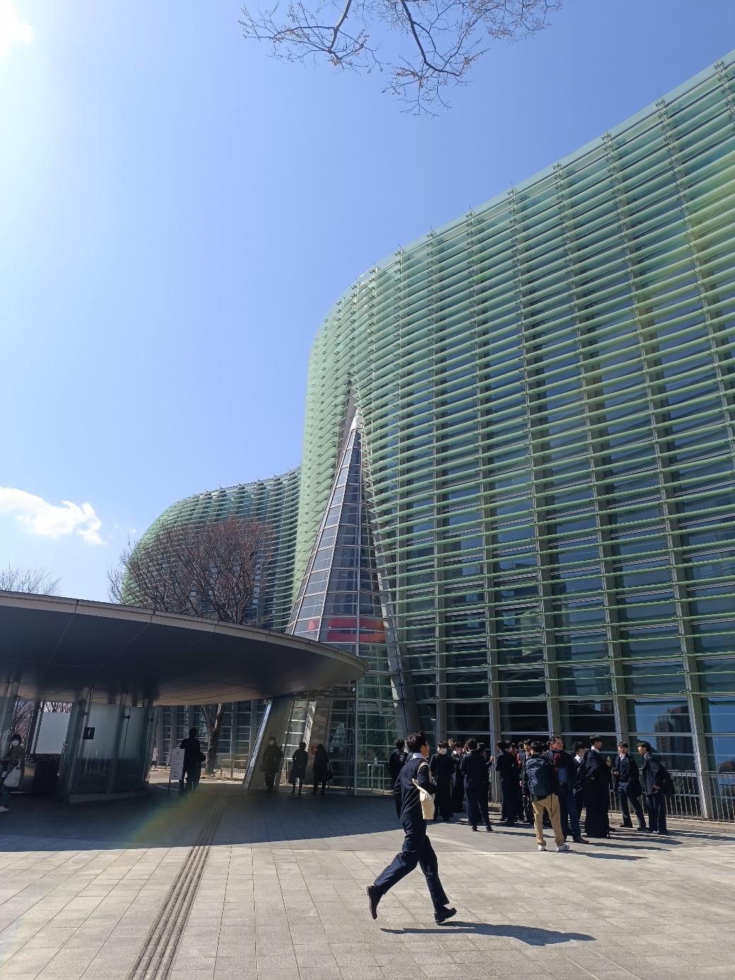 Un bosco di vetro: il National Art Center di Tokyo